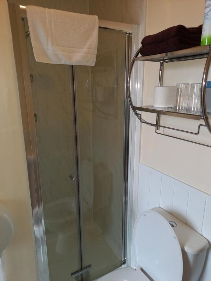 Crofton Guest House Weymouth Bagian luar foto