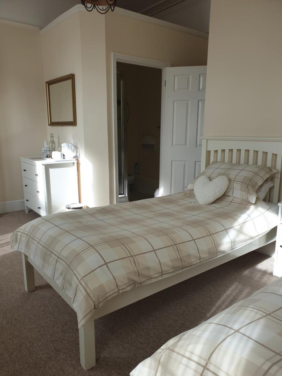 Crofton Guest House Weymouth Bagian luar foto