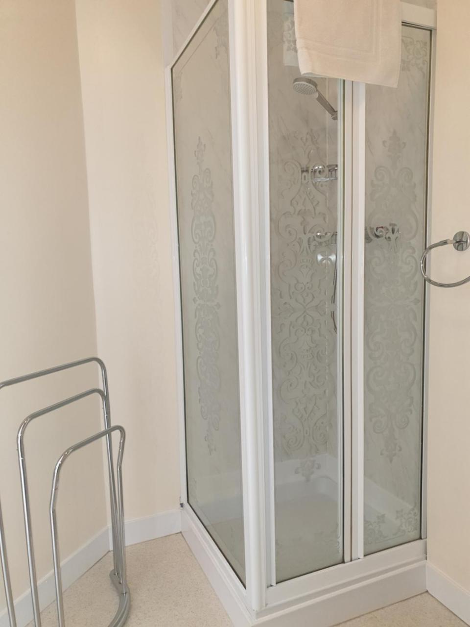 Crofton Guest House Weymouth Bagian luar foto